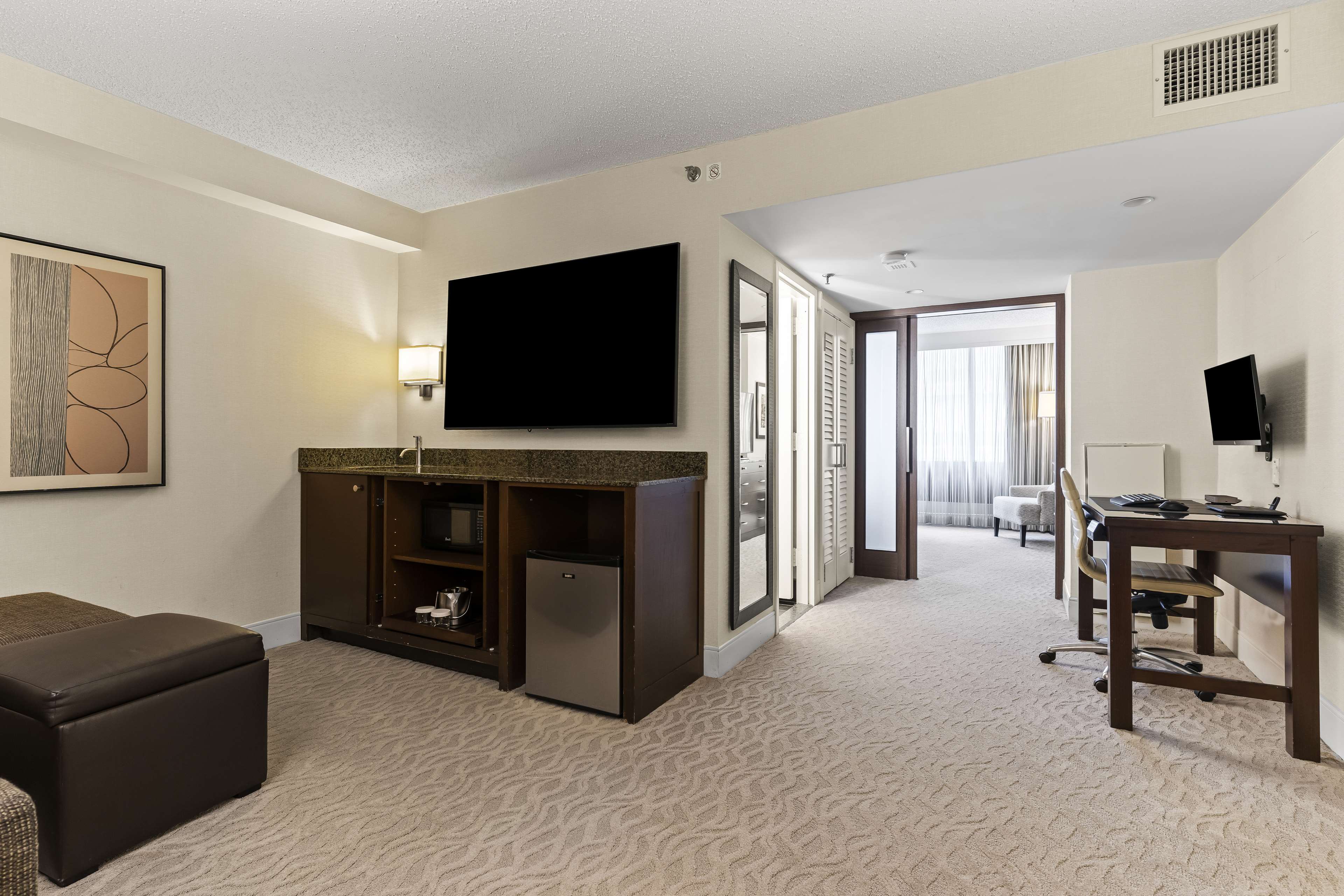 DoubleTree by Hilton Washington DC - Crystal City - Tap to explore photos