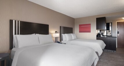Holiday Inn CALGARY-AIRPORT Room Type - 2 Queen Standard Low Floor