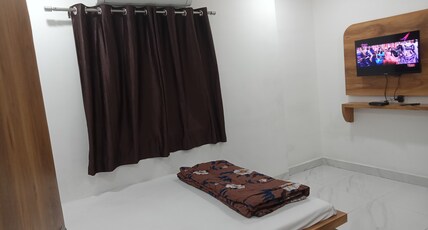 Shri Datta Residency Room Type - DELUXE ROOM- NON AC Shri Datta Residency Room Type - DELUXE ROOM- NON AC