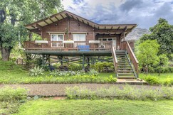 CosmicStays Yotsuba Luxury Chalet in a Zen Forest