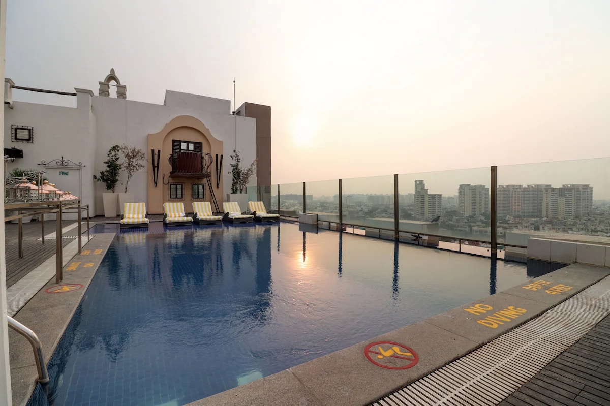 DoubleTree by Hilton Gurugram Baani Square - Tap to explore photos