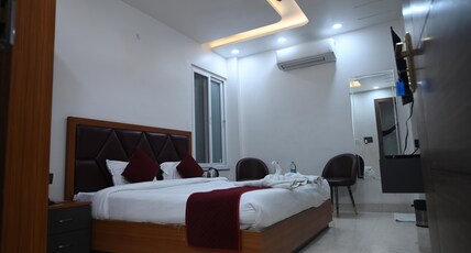 LUXURY STAY INN Room Type - LUXURY ROOM WITH FREE WIFI