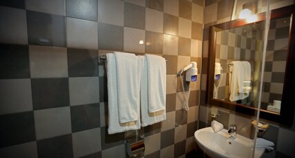Kandy City Hotel by Earl's Room Type - Superior Triple Room Kandy City Hotel by Earl's Room Type - Superior Triple Room