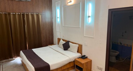 Hotel O Royal Homestay Room Type - Classic