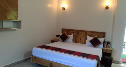 Bajrang Home Stay Kainchi Dham Room Type - Family room with mountain view