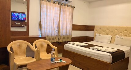 Reva Plaza Hotel Room Type - DELUXE DOUBLE BED ROOM