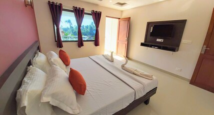 Chaandhni Lake View Room Type - Family Suite With Balcony Chaandhni Lake View Room Type - Family Suite With Balcony