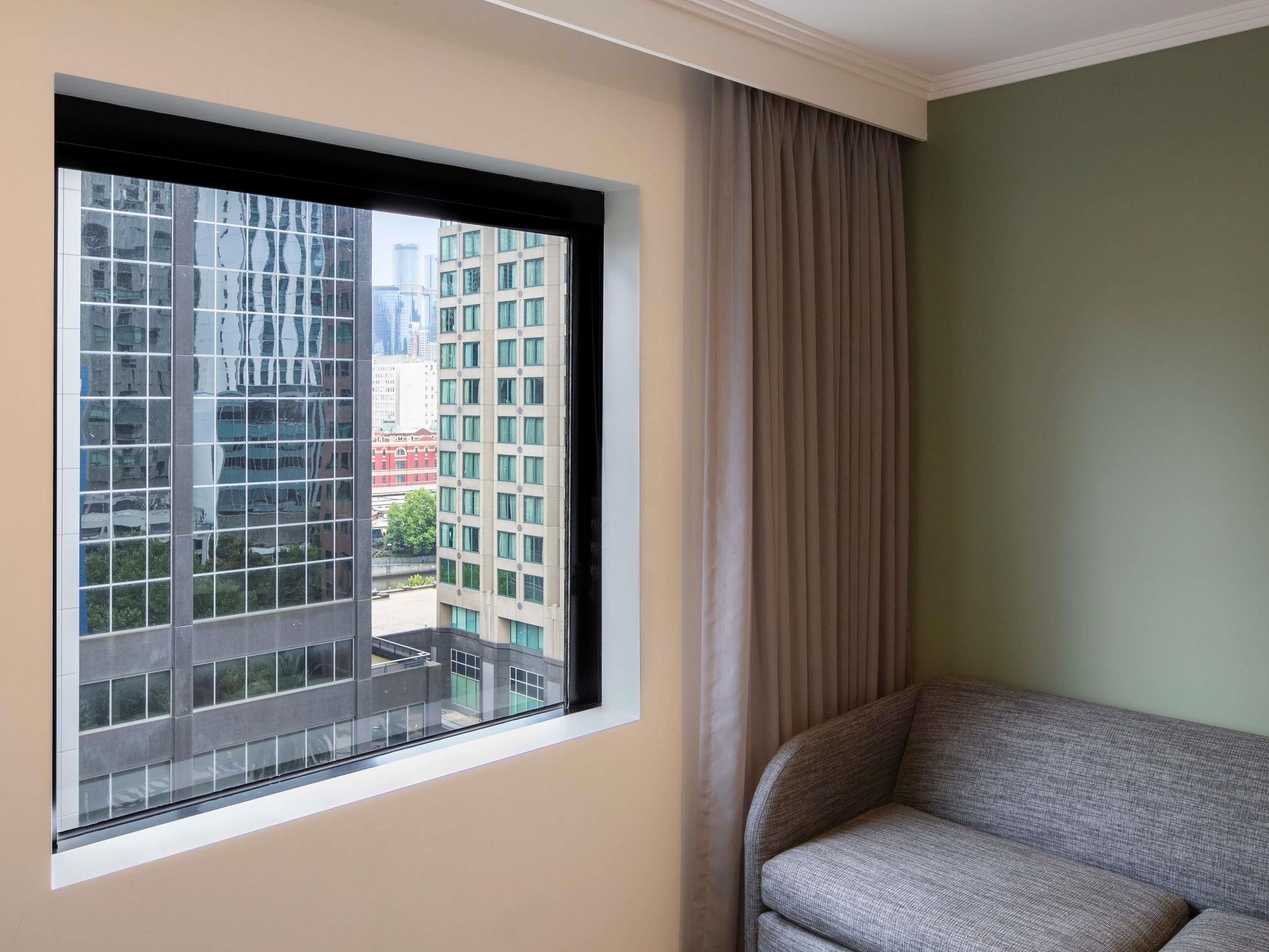 Mercure Melbourne Southbank - Tap to explore photos