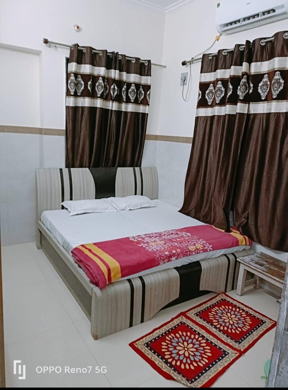 New Khandelwal Guest House | 30m from Khatushyamji Temple - Tap to explore photos