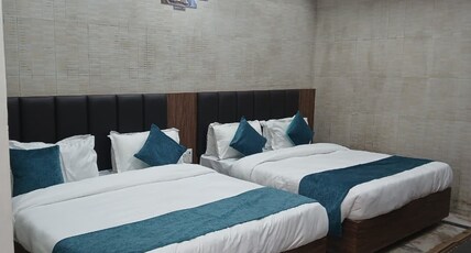 Hotel Ganga Darshan at Har ki pauri Room Type - DELUXE FOUR BED A/C - NON VIEW
