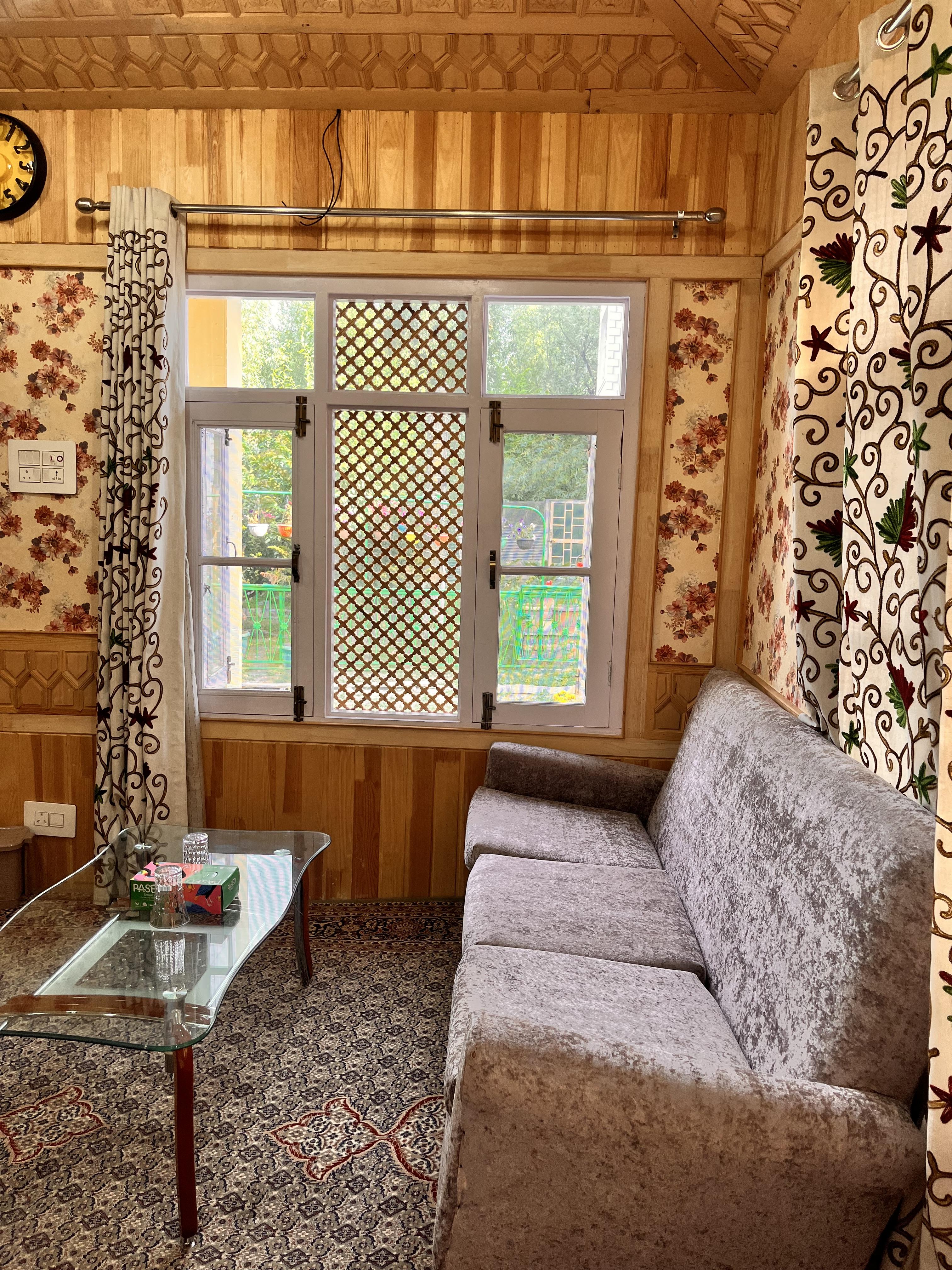 The Nigeen Lake Homestay - Tap to explore photos