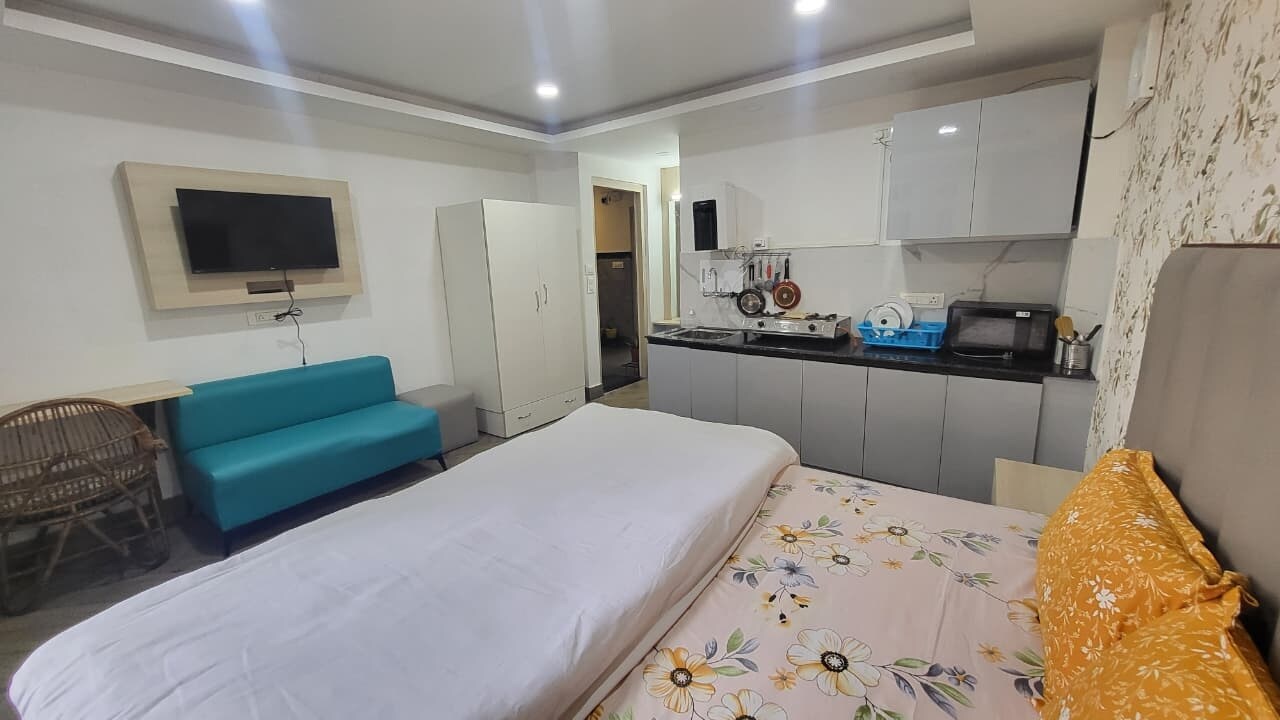 Kelly's Studio Apartment | 2 min from MG Marg - Tap to explore photos