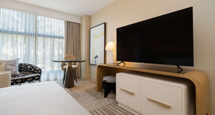 Hilton San Diego Gaslamp Quarter Room Type - PREMIUM VIEW - 1 KING
