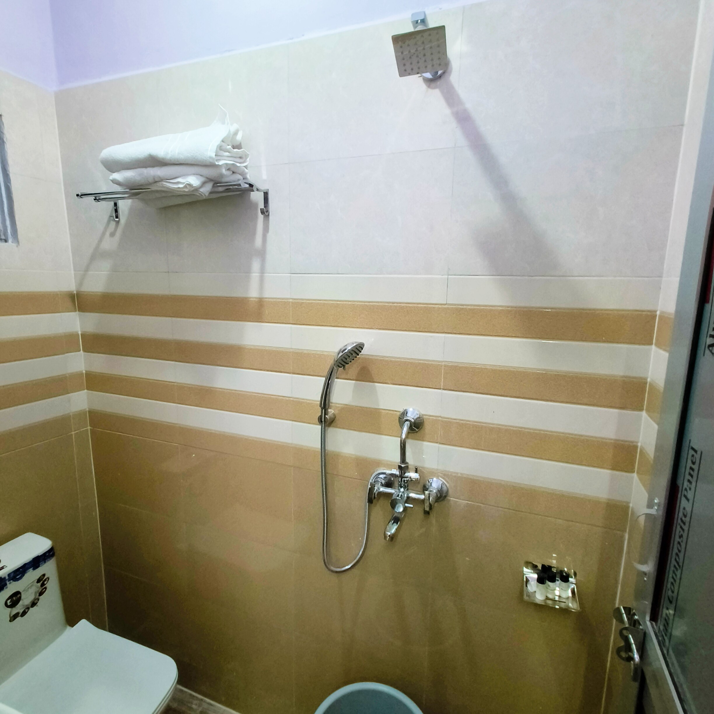 Luxurious 2BHK Apartment By Sirav Elite Stays - Tap to explore photos