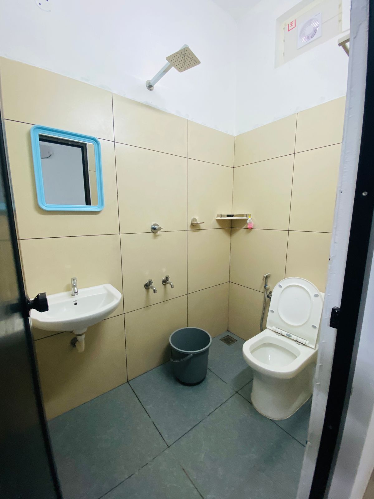 Golden Sands Apartments Kundanoor - Tap to explore photos