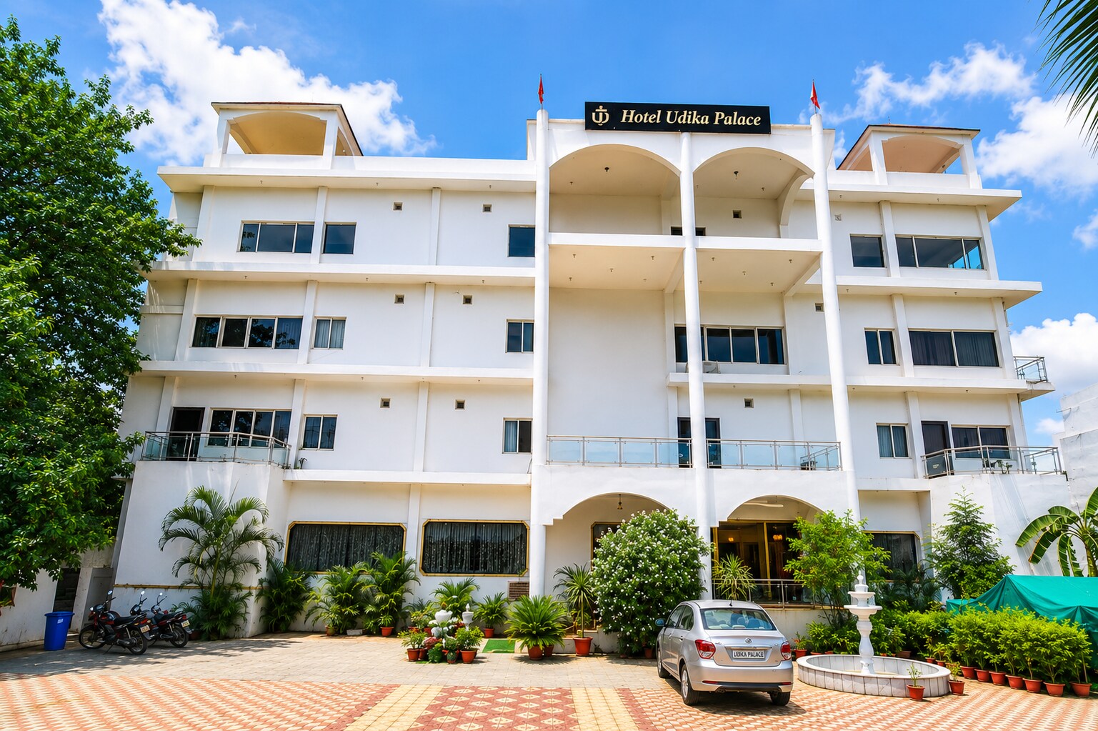 Hotel Udika Palace - Tap to explore photos