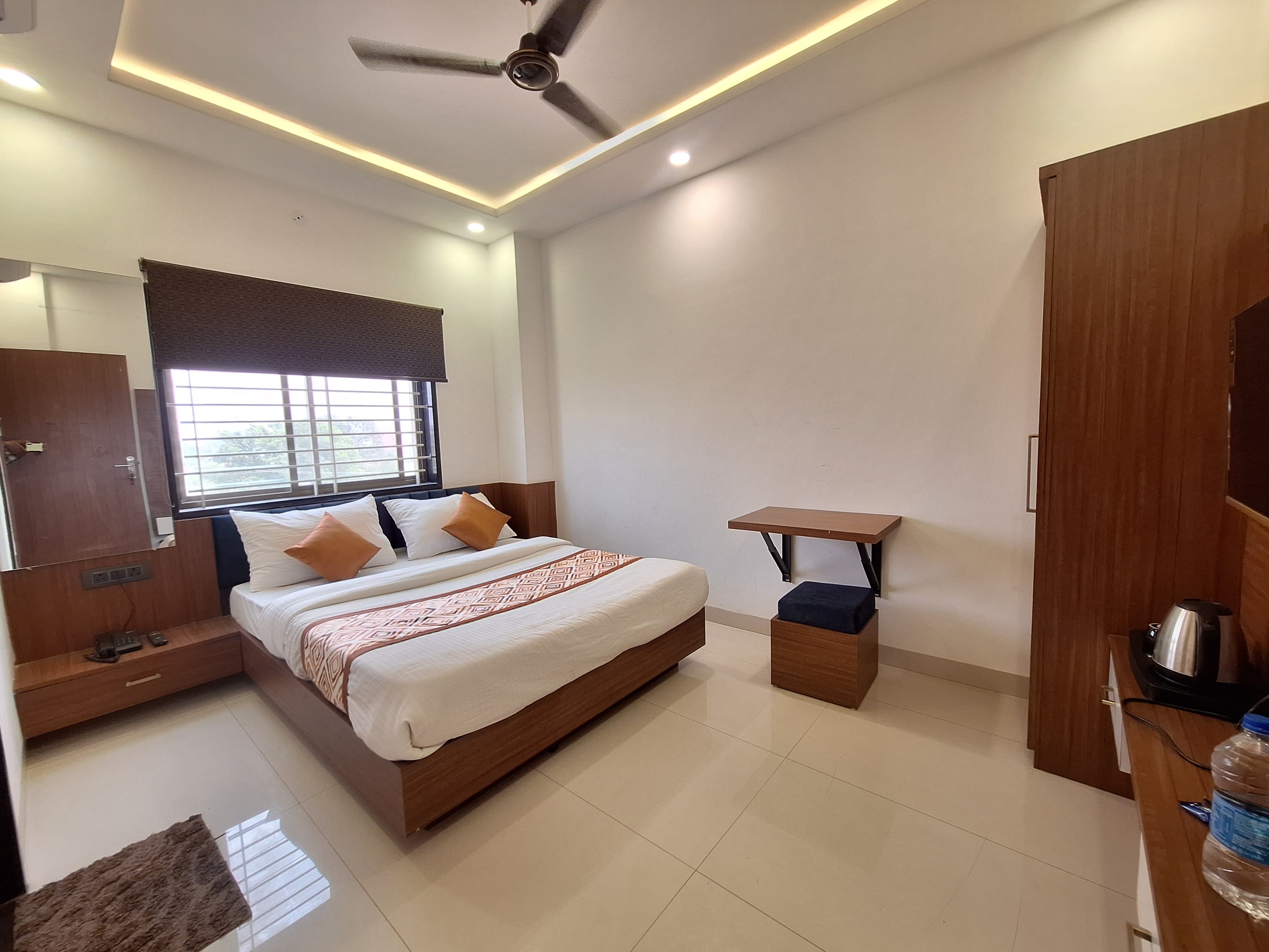 Hotel Jatin Bhopal - Tap to explore photos