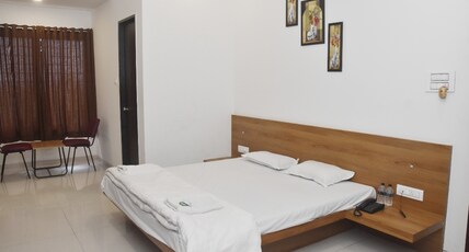 SIDDHIVINAYAK CLUB HOTEL AND BANQUETS, Pimpalgaon Baswant Room Type - Deluxe A.C Room SIDDHIVINAYAK CLUB HOTEL AND BANQUETS, Pimpalgaon Baswant Room Type - Deluxe A.C Room