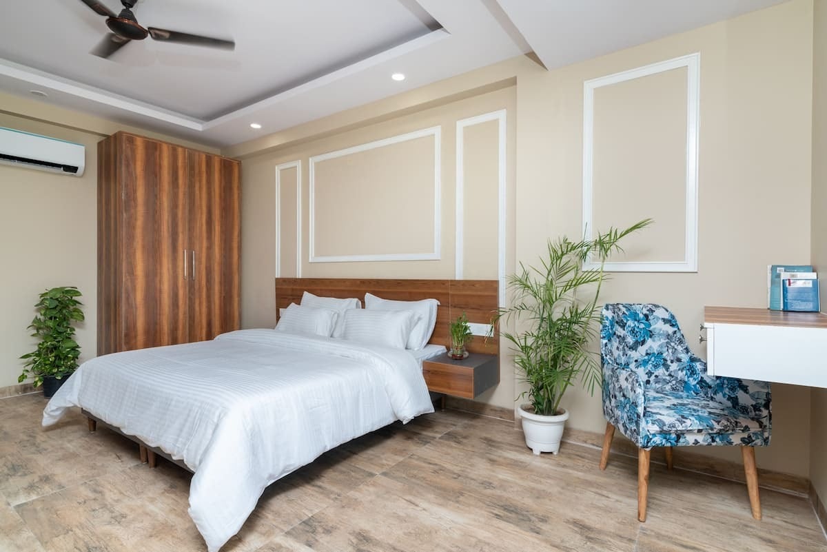 Sterling LUXE Apartments @GolfCourse - Tap to explore photos