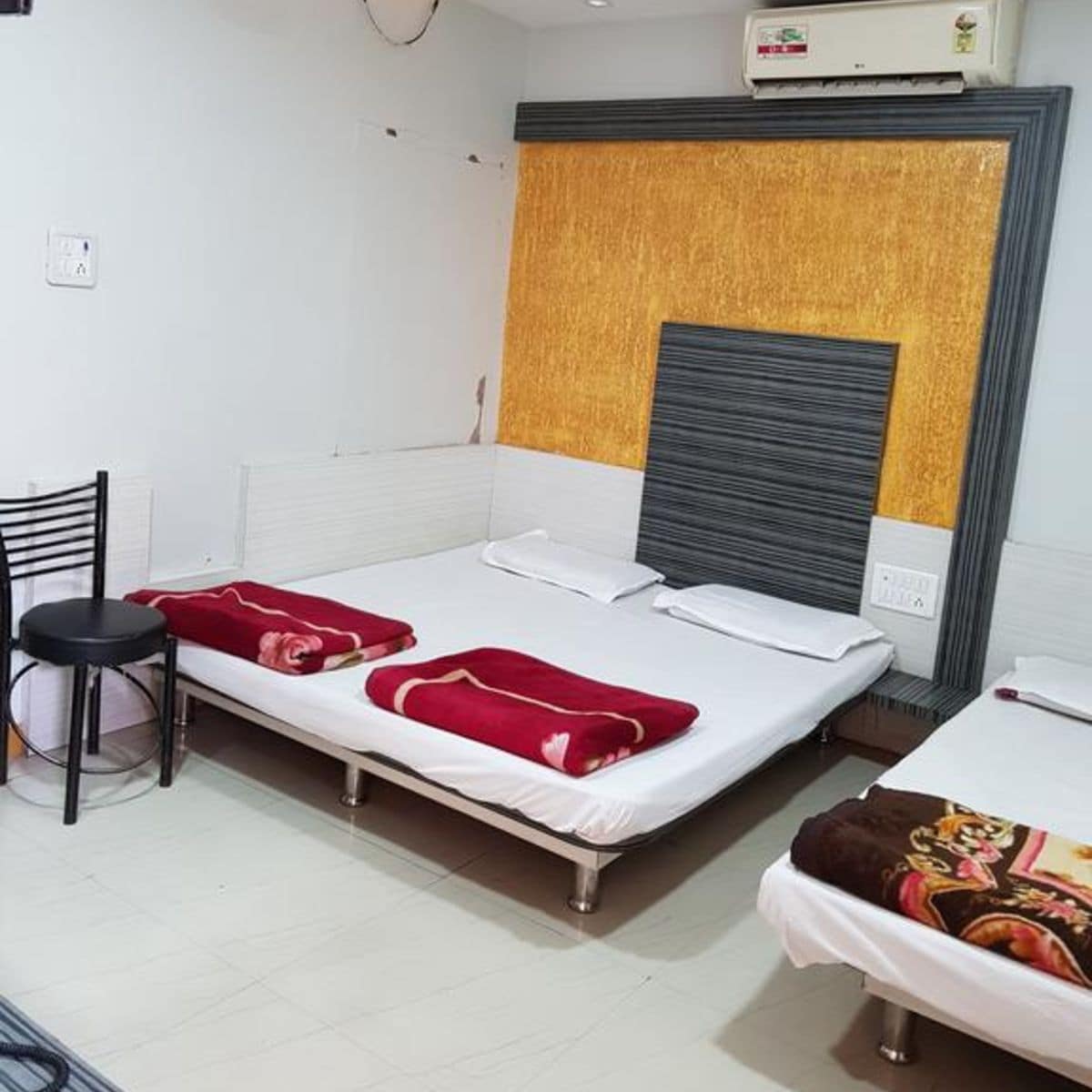 Hotel Shri Radhekrishna,Omkareshwar - Tap to explore photos