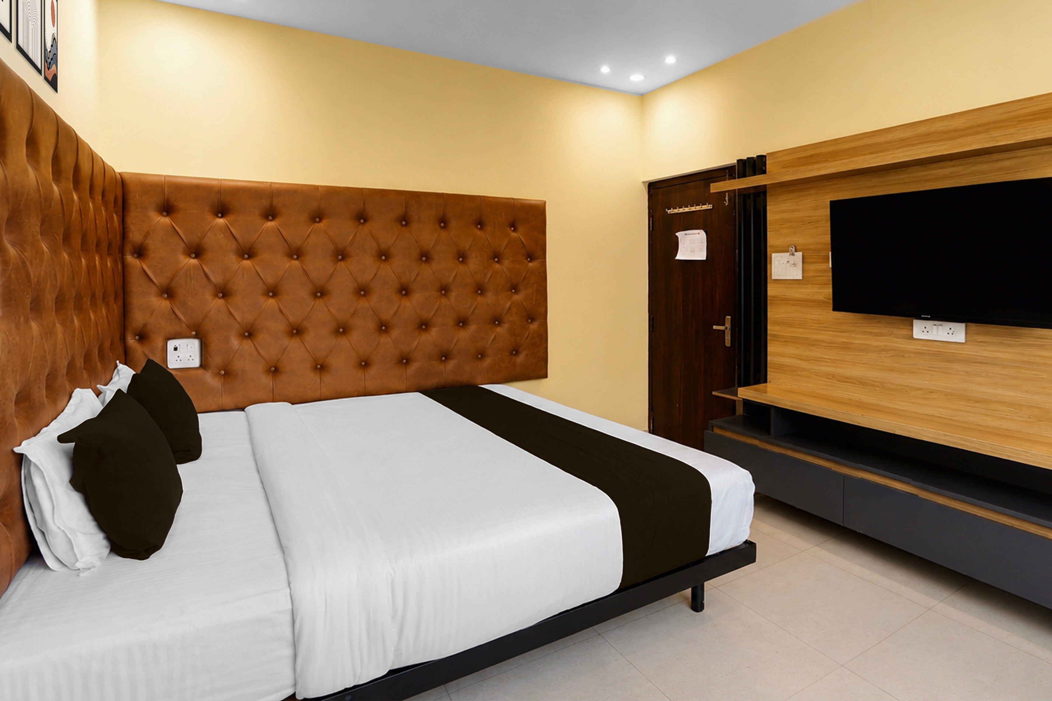 Super Hotel O Kashi Ghat Varanasi Formerly Ganga Valley - Tap to explore photos