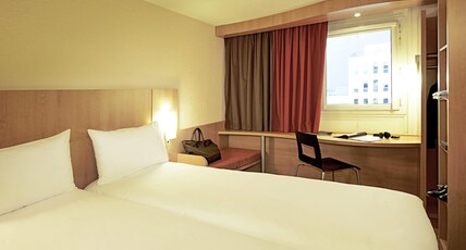 ibis Calais Car Ferry Room Type - Standard Room with two single beds