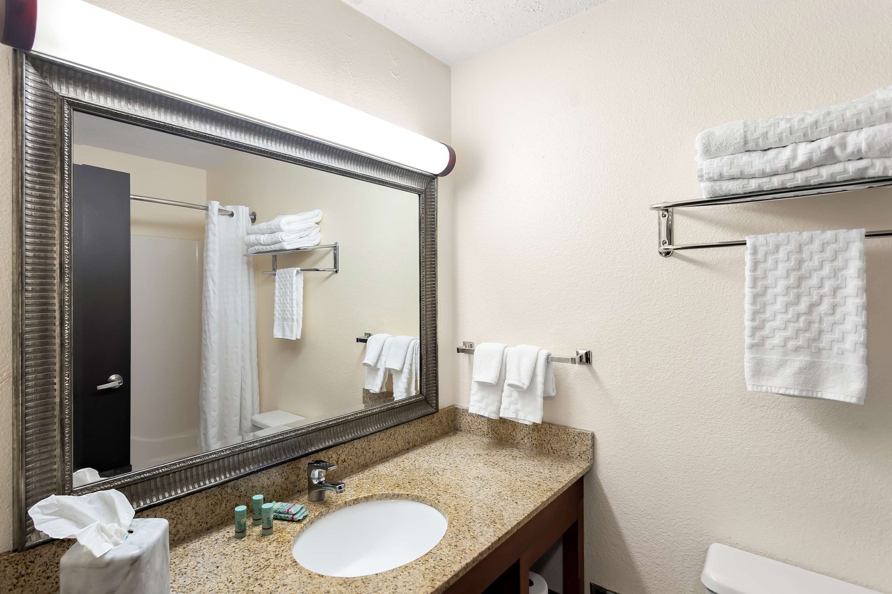 BEST WESTERN Huntington Mall Inn - Tap to explore photos