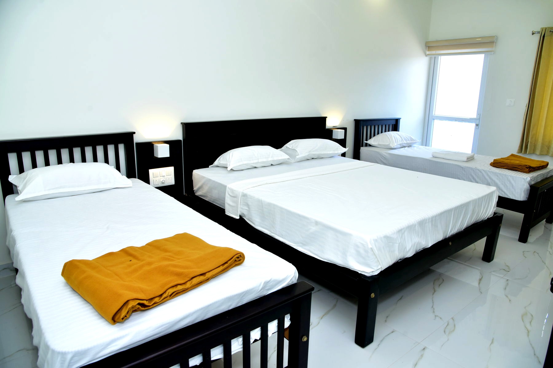 Hotel Sharada Inn - Tap to explore photos
