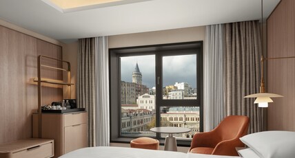 Delta Hotels Istanbul Karakoy Room Type - Deluxe Guest room 1 King, City View Delta Hotels Istanbul Karakoy Room Type - Deluxe Guest room 1 King, City View
