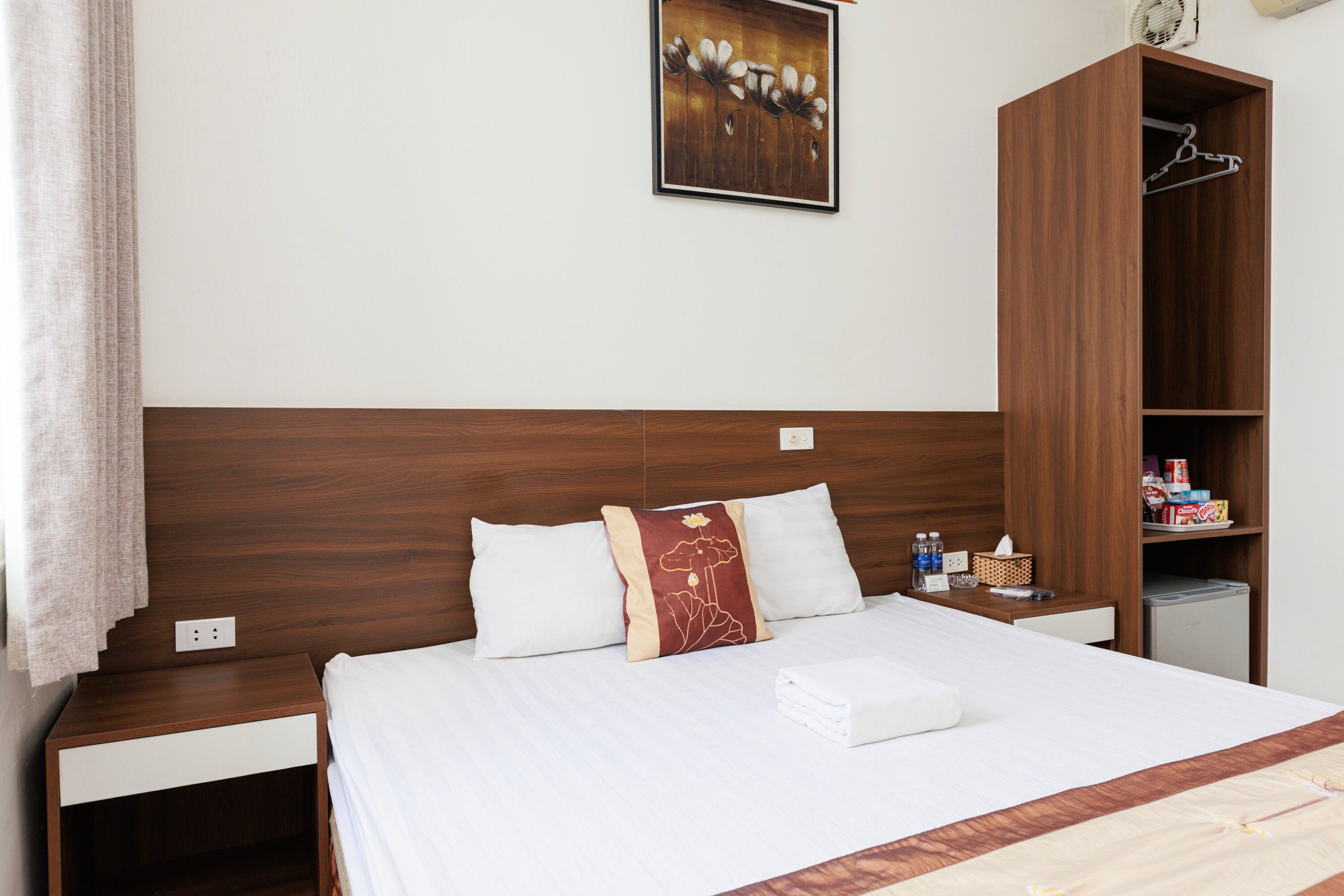 OYO 472 Lenka Hotel - Tap to explore photos