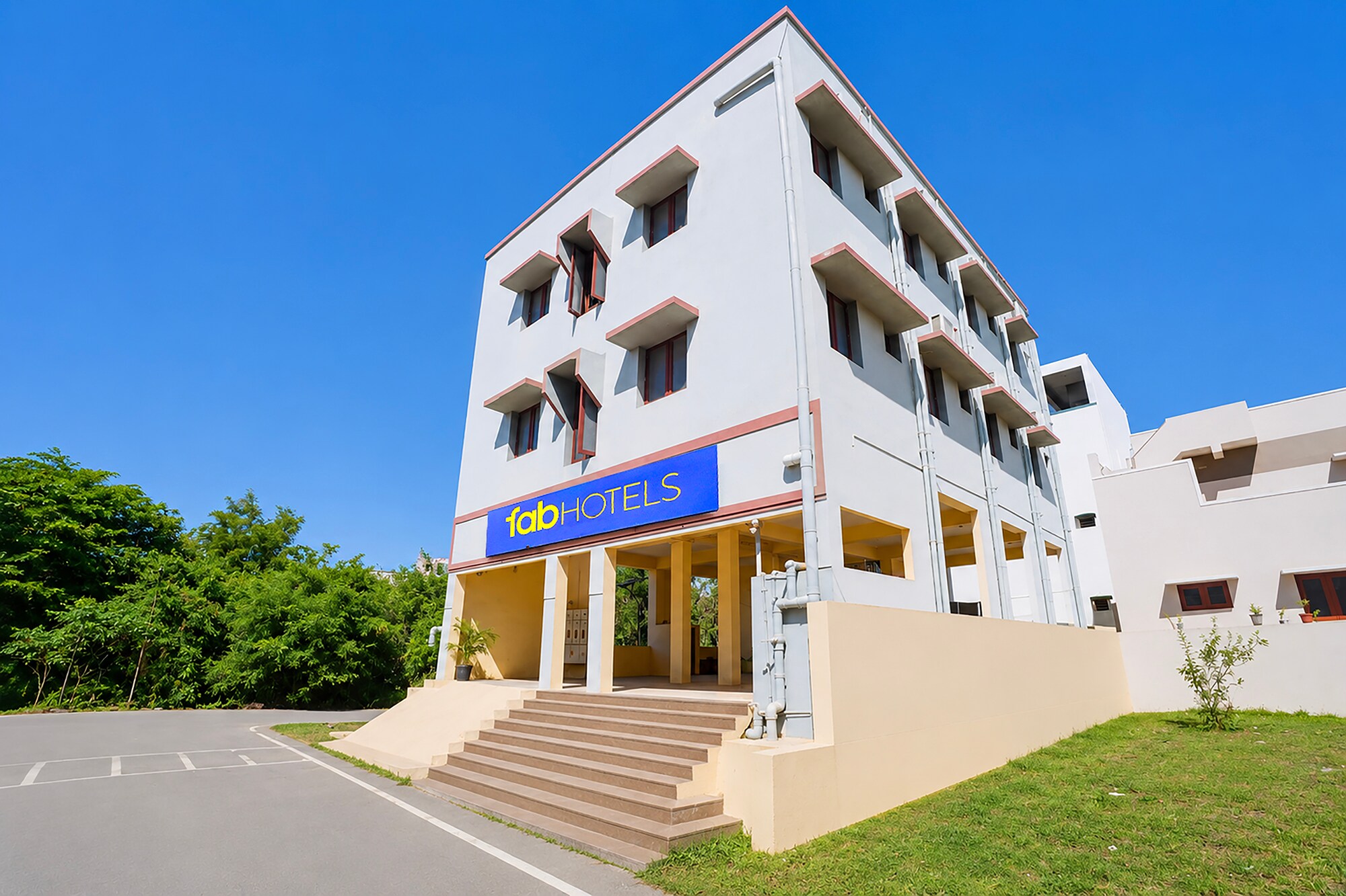 Fabhotel Madras Residency Nemili - Nr Rajiv Gandhi Memorial - Tap to explore photos