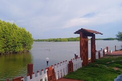 River Lounge Resort