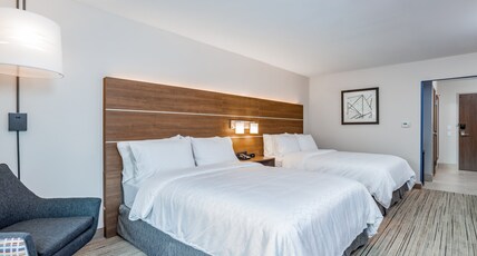 Holiday Inn Express & Suites Elkhart North Room Type - 2 Queen Suite Communications Accessible Tub