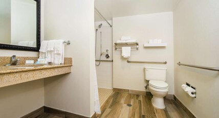 Hilton Garden Inn Charlottesville Room Type - 2QN MOB HEARING ACC RI-SHW