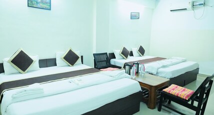 Hotel Comfort Inn  Near Jawahar Circle Room Type - DELUXE FAMILY ROOM