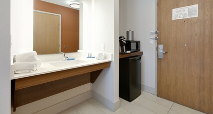 Holiday Inn Express Scottsbluff - Gering Room Type - 1 King Standard Mobil Access Roll Shwr