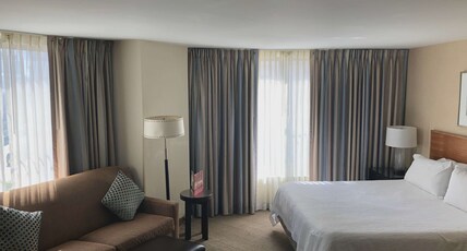 Hilton Garden Inn Baltimore Inner Harbor Room Type - 1 KING BED WITH SOFA BED Hilton Garden Inn Baltimore Inner Harbor Room Type - 1 KING BED WITH SOFA BED
