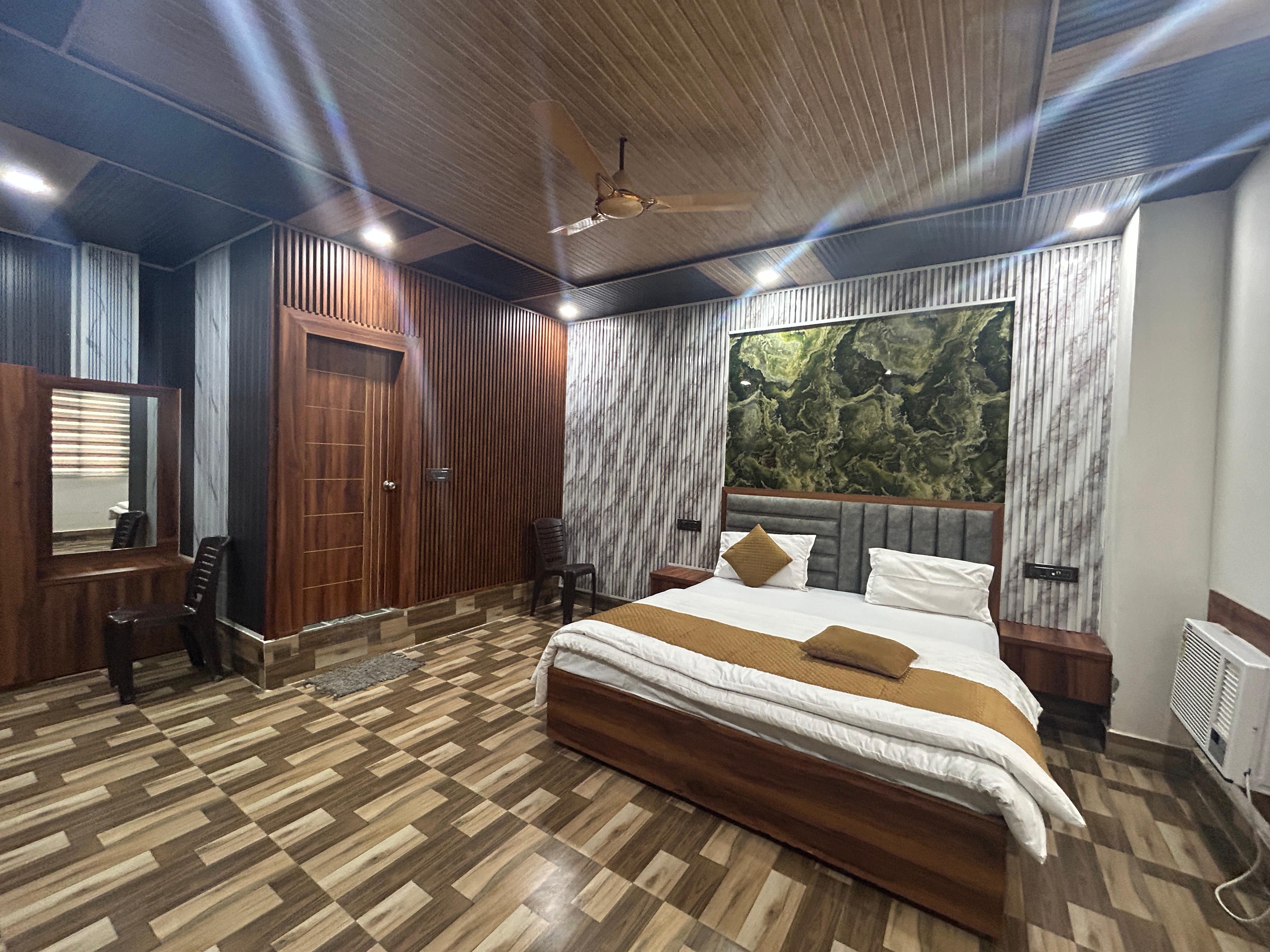 Hotel Shri Dauji Maharaj Palace Near Gokul - Tap to explore photos