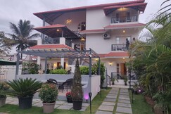 Elegant Holiday Homes | 2 BHK Villa & Rooms