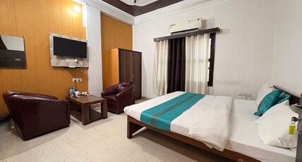 Hotal Raghuvanshi Room Type - AC ROOM