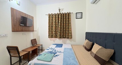 Hotel City Hut Room Type - Deluxe Room
