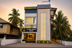 Rooms of Ellora Grand Hotel near Ashirvad Convention Centre