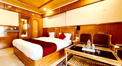 Hotel Amit - 5mins drive to Airport Room Type - Premier Room (Air Conditioned Hot and Cold)