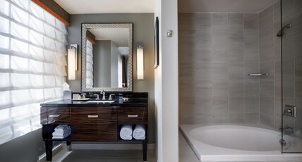 Colcord Hotel Oklahoma City, Curio Collection by Hilton Room Type - CORNER KING