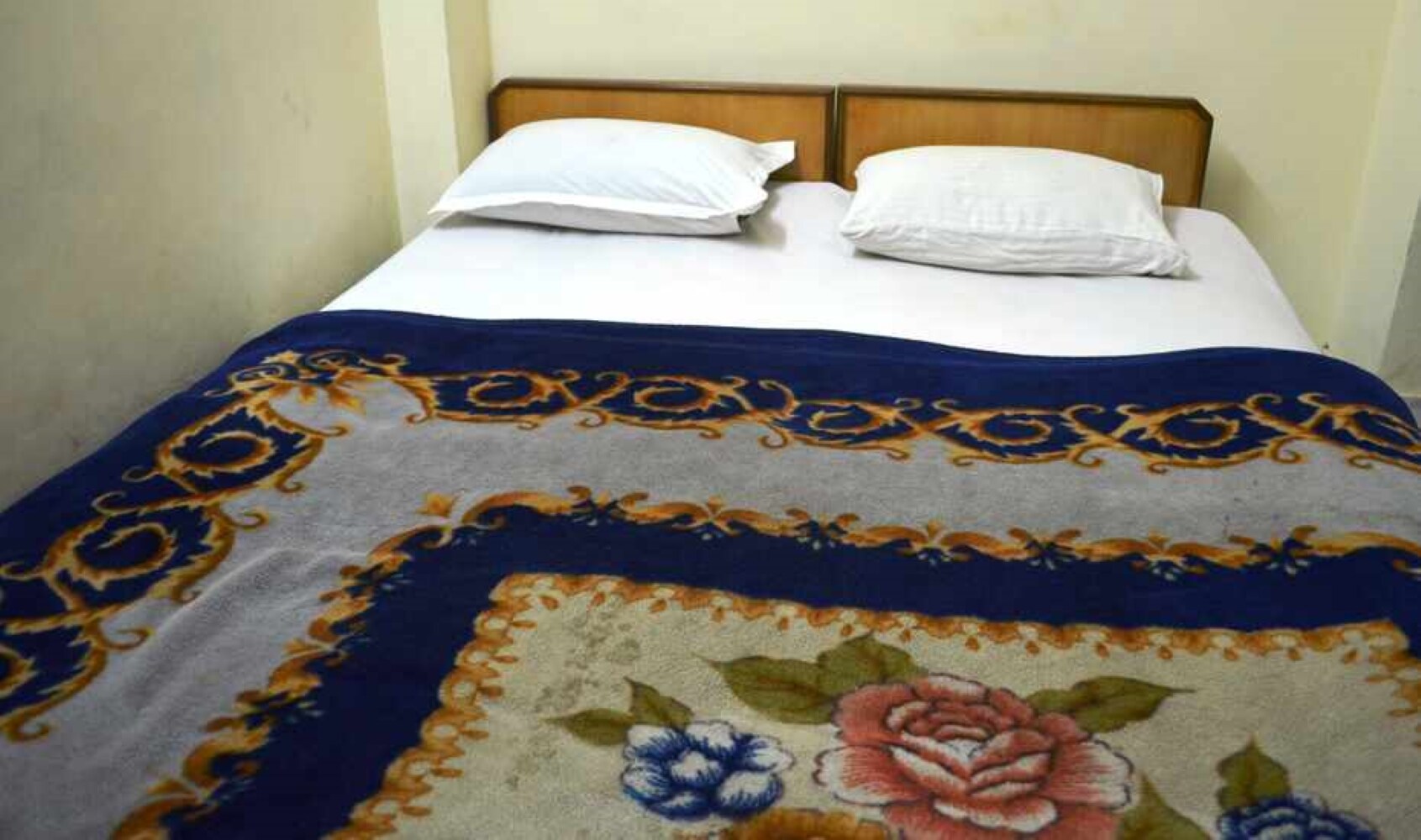 Hotel Shiva - Tap to explore photos