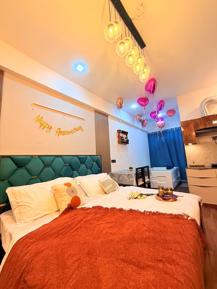 Jacuzzi Studio By Cayetana Near Airport| RiverView - Tap to explore photos