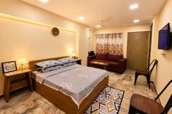 Chic & Spacious Studio Heart of Bandra W WiFi- 2