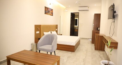 Lotus Lakes Hotel Room Type - Deluxe Suite Room (no view)
