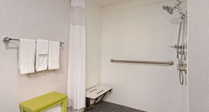 Hampton Inn & Suites Fort Myers Beach/Sanibel Gateway, FL Room Type - KG MOB HEAR ACC ROLL-IN