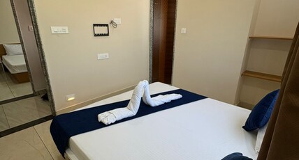 Hotel Darshan Palace - Near Dwarka Railway Station & Shree Dwarkadhish Temple Room Type - Deluxe Room